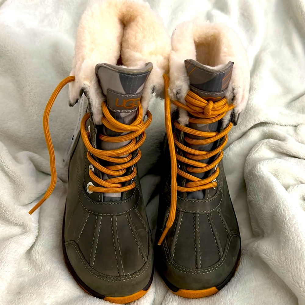 UGG K Butte II Camo Size 12. New with Box. Olive Green. Snow Boots